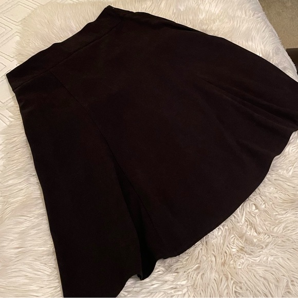 Gored black | Midi skirt - Picture 9 of 10